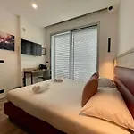Bed and Breakfast Airport 3*