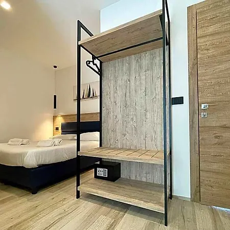 Airport Bed and Breakfast 3*